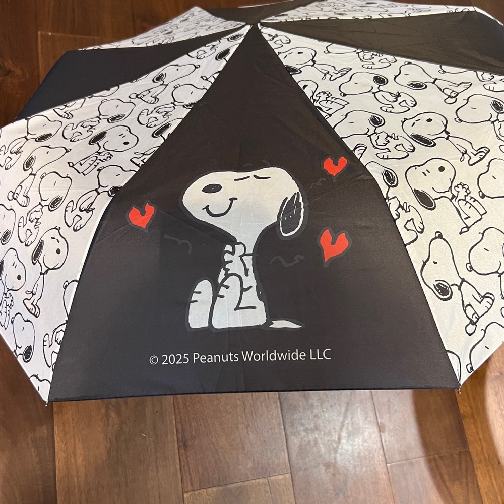 Snoopy Peanuts Travel Umbrella Black White Red Hearts NWT